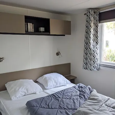 Julien: Comfort With Shared Pool Holiday home